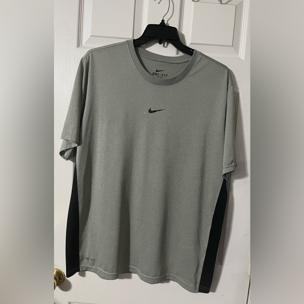 Nike Men's Light Gray Dri-FIT Tee